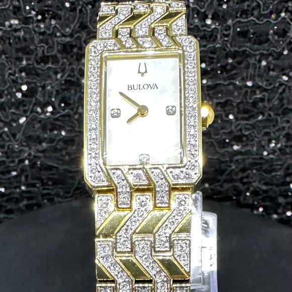 AUTHENTIC WOMEN'S BULOVA GOLD DIAMOND RECTANGLE WATCH - Picture 2 of 5